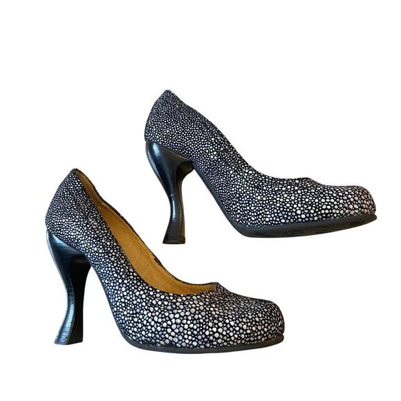 John Fluevog " ATTENTION " Mid High Heels Rounded Toes Women's Shoes Size 6 - Picture 2 of 8